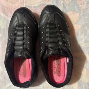 Sketchers black slip on sneakers